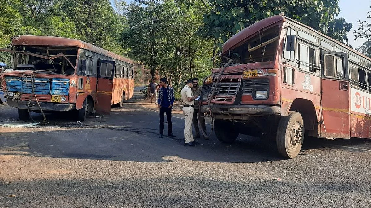 भीषण अपघात! दोन एसटी बसची एकमेकांना धडक, २० प्रवासी जखमी