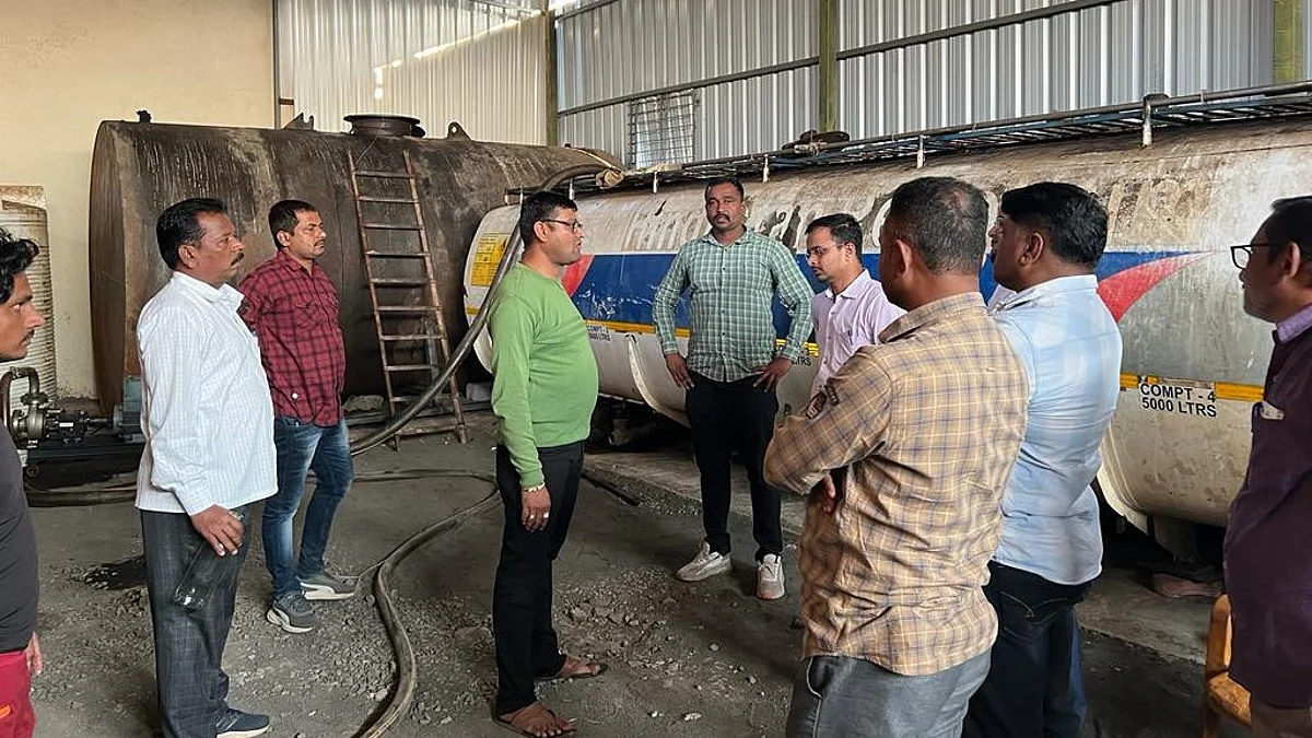 अवैध बायोडिझेल निर्मितीच्या साठ्यावर पोलिसांची धाड; एक कोटीचे इंधन जप्त