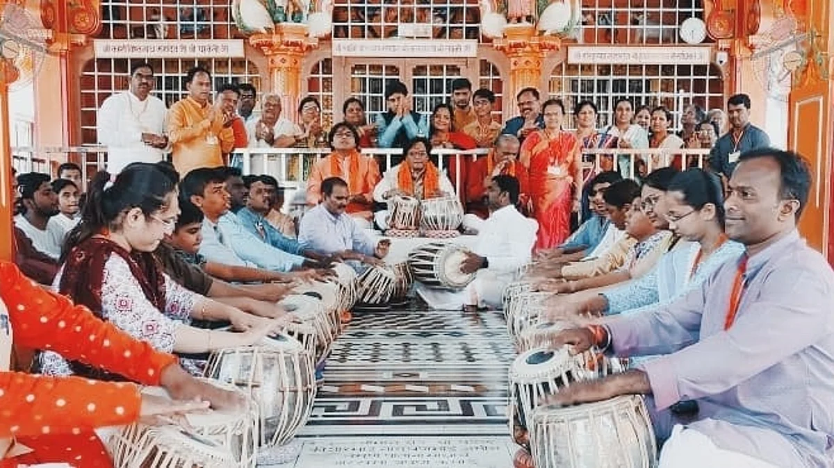तबल्यावर वाजला अनोखा बनारसी कायदा रेला व ठेका