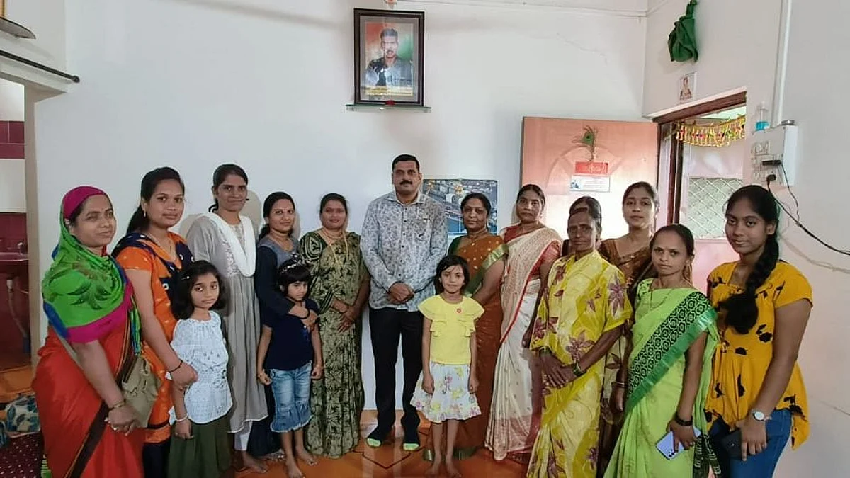 प्रहार सैनिक कल्याण समितीचा शहिद जवानांच्या कुटुंबाना आधार