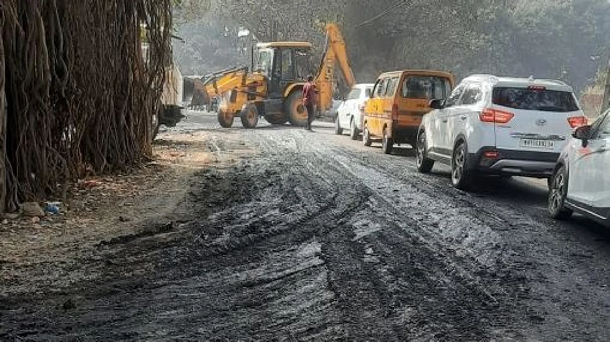 मलकचऱ्यामुळे 'या' भागात पसरतेय दुर्गंधी
