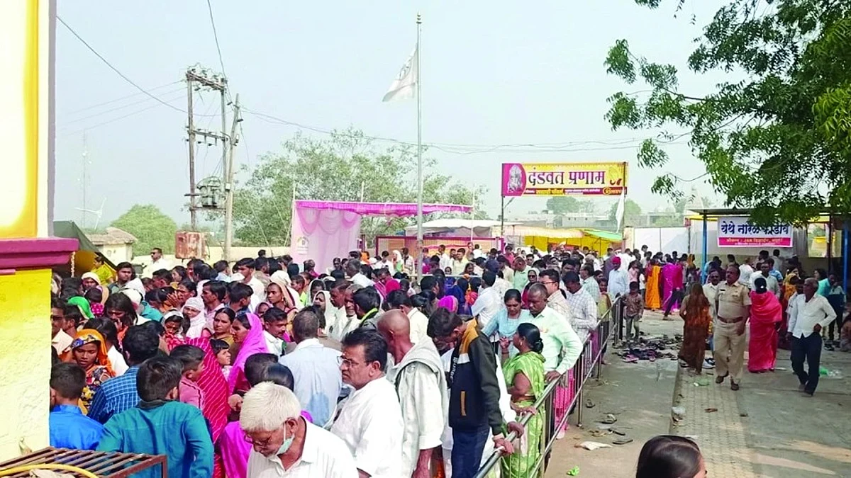 Video सारंगखेडा येथे हजारो भाविकांनी घेतले एकमुखी दत्तप्रभूंचे दर्शन
