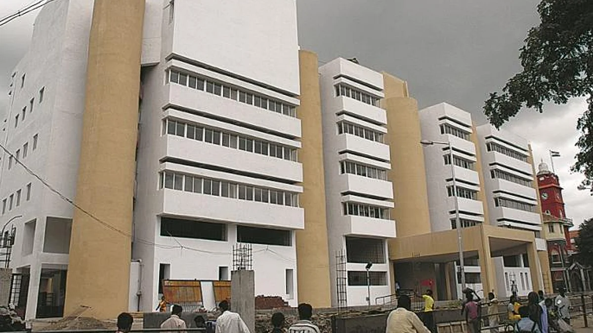 जिल्हा परिषदेचे दोन कर्मचारी निलंबित