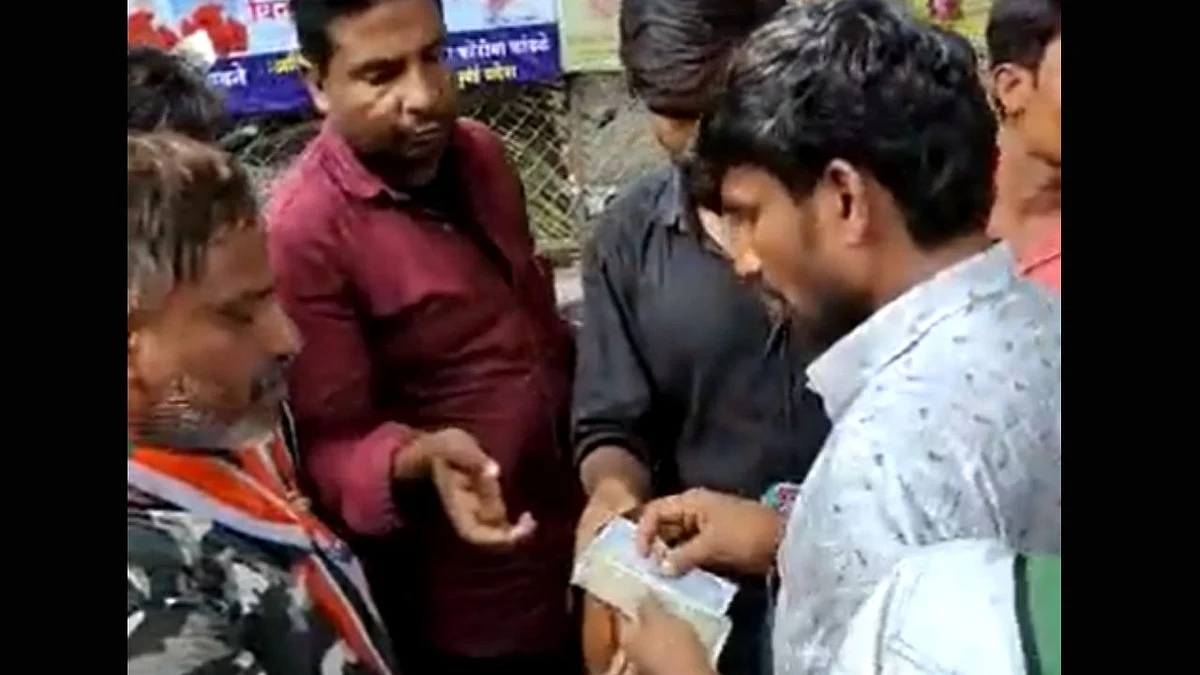 मविआने पैसे देऊन मोर्चासाठी लोक जमवले?