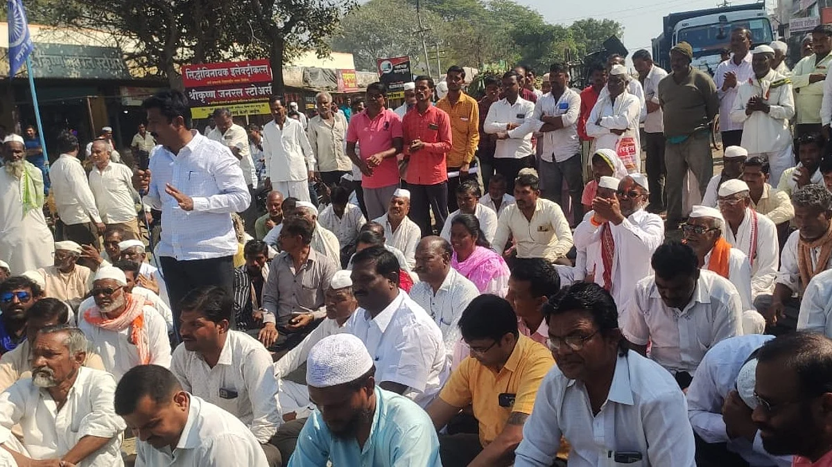 शेवगाव-गेवराई महामार्गावर वंचितचा रास्तारोको