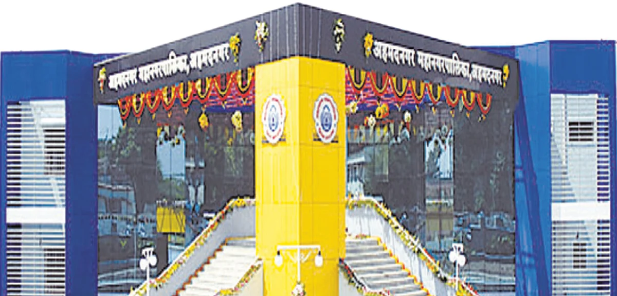 32 कोटींत कोणाचे किती?