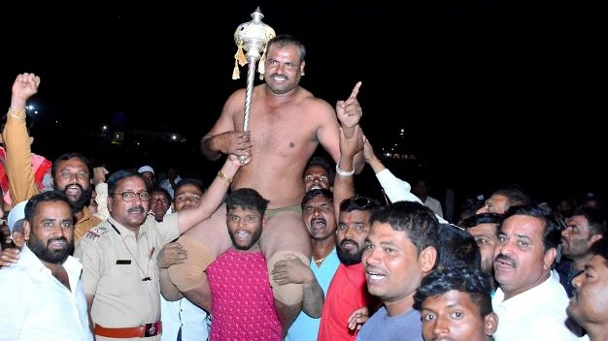 पहिलवान देशमुखने पटकावली 'मानाची गदा'
