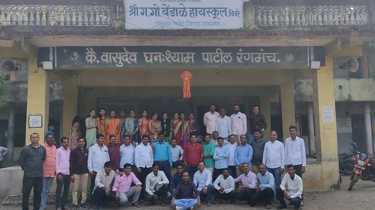 २००२-२००३ मध्ये इ.१० वी.मध्ये शिकत असलेले माजी विद्यार्थी