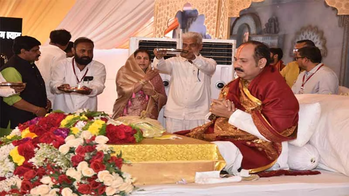शिवकृपेसाठी भक्तीचा मार्ग सोडू नका : पं. मिश्रा