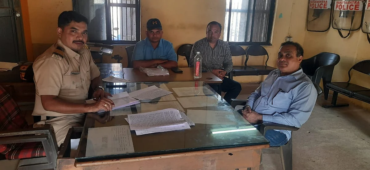 नायब तहसीलदारांच्या कानशिलात लगावली