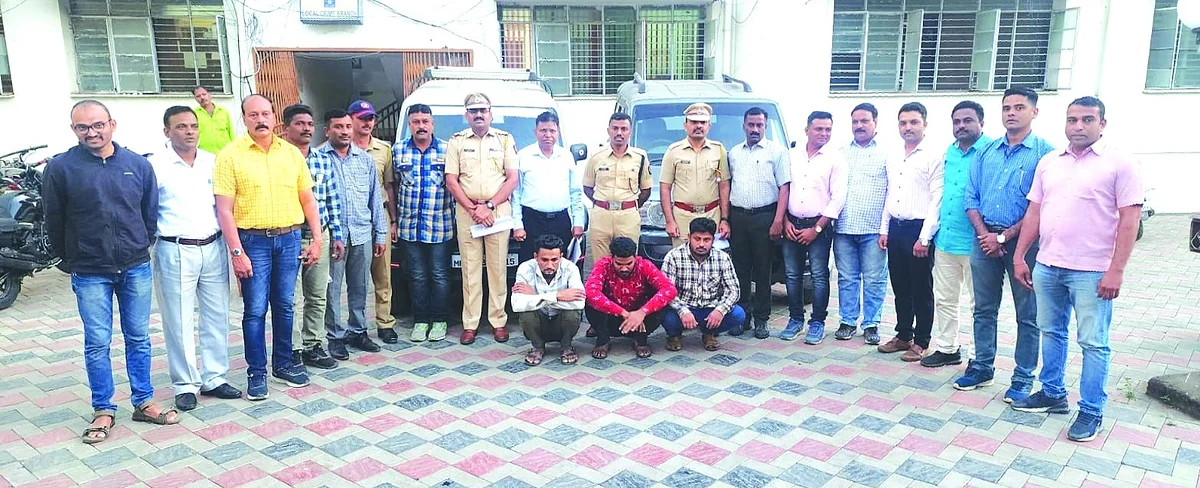 अरेच्च्या चक्क अलिशान वाहनांतून पशूधनाची चोरी