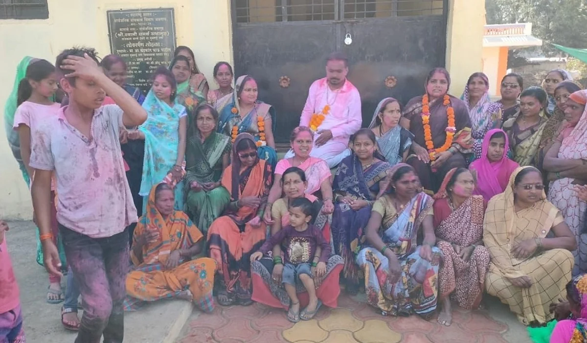 मुक्ताईनगर तालुक्यात भाजपा व शिंदे गटाला दे धक्का