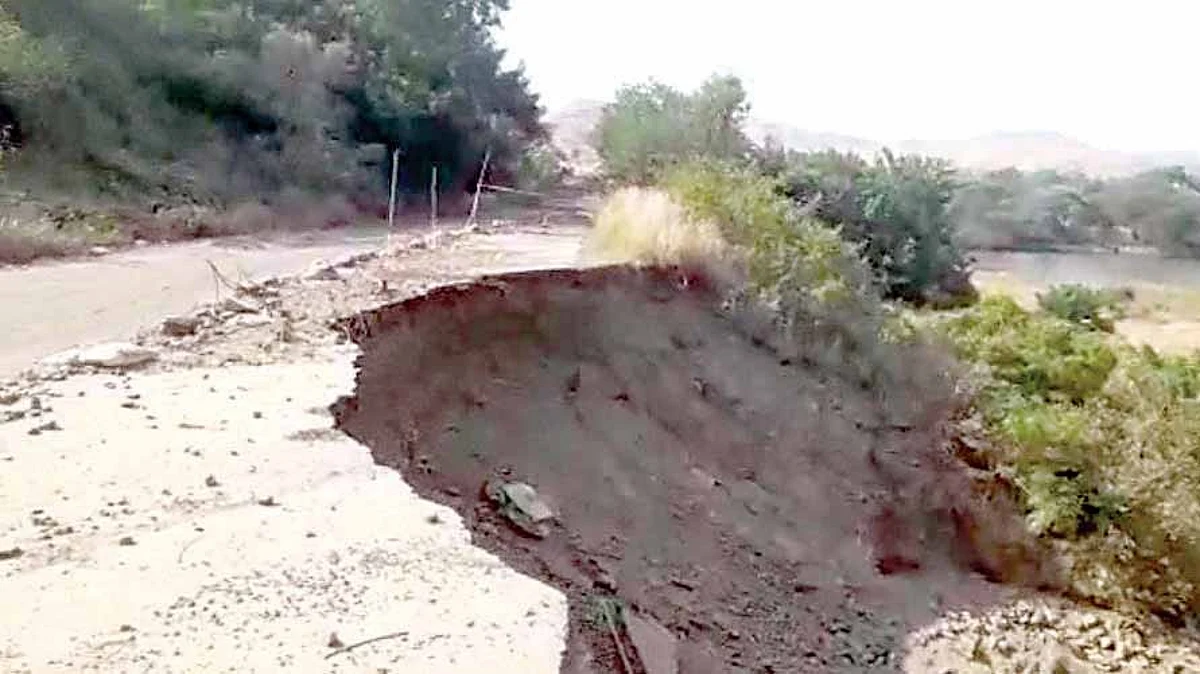 घाटमार्गात धोकादायक भगदाड