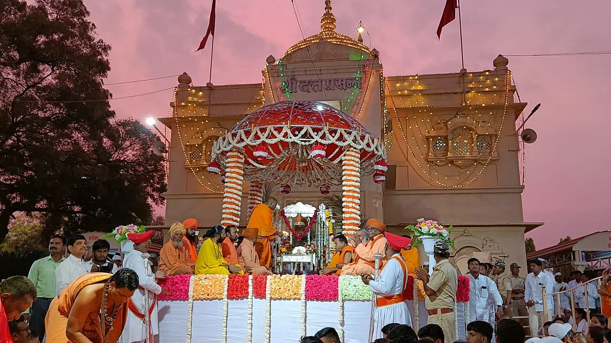 श्रीक्षेत्र देवगड येथे 7 लाख भाविकांनी घेतले दर्शन