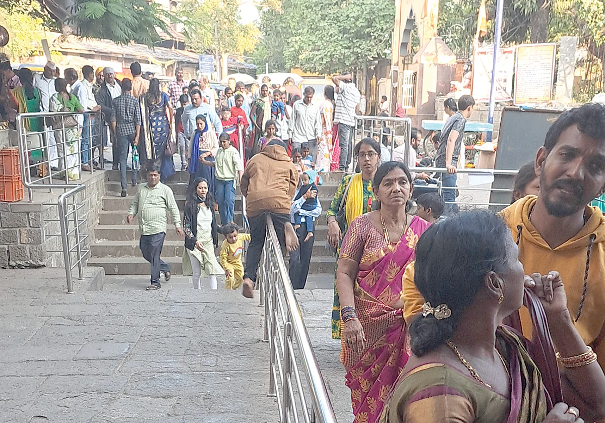 Holiday rush in city