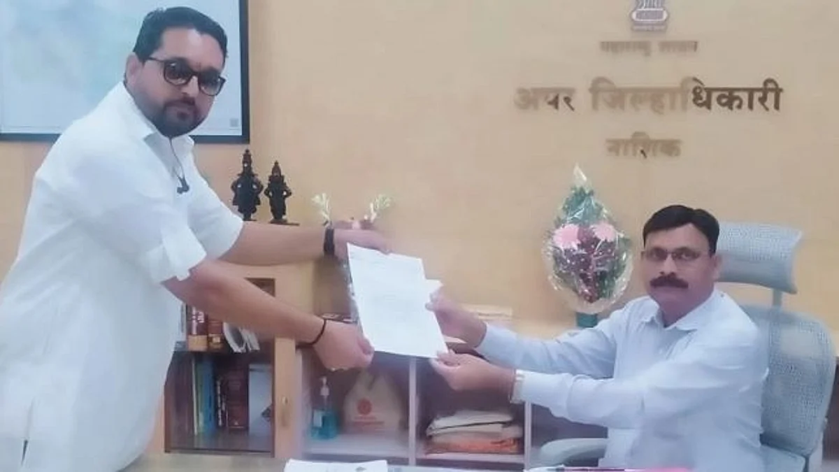 चुकीच्या नोंदी दुरुस्तीसाठी जिल्हाधिकार्यांना निवेदन