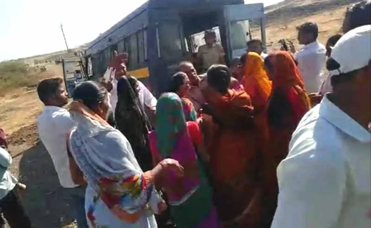शेतकरी-महिलांचा जलसमाधीचा प्रयत्न