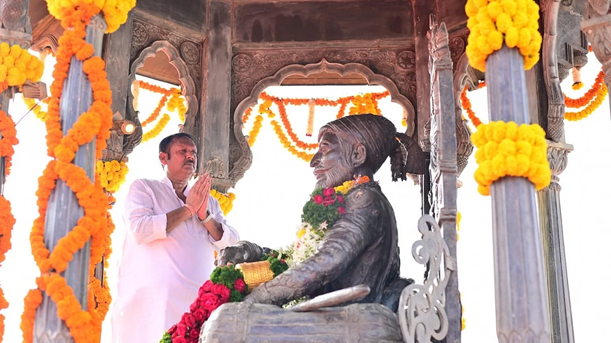 "मुजरा महाराज... सगळीकडे अंधार झालाय, आम्ही जायचं कुठं?"; उदयनराजेंचं शिवरायांना भावनिक पत्र!