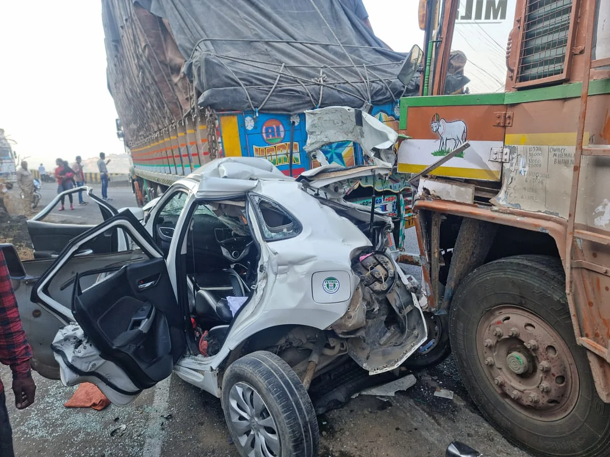 ट्रक-कारच्या विचित्र अपघातात वृद्ध महिलेचा मृत्यू