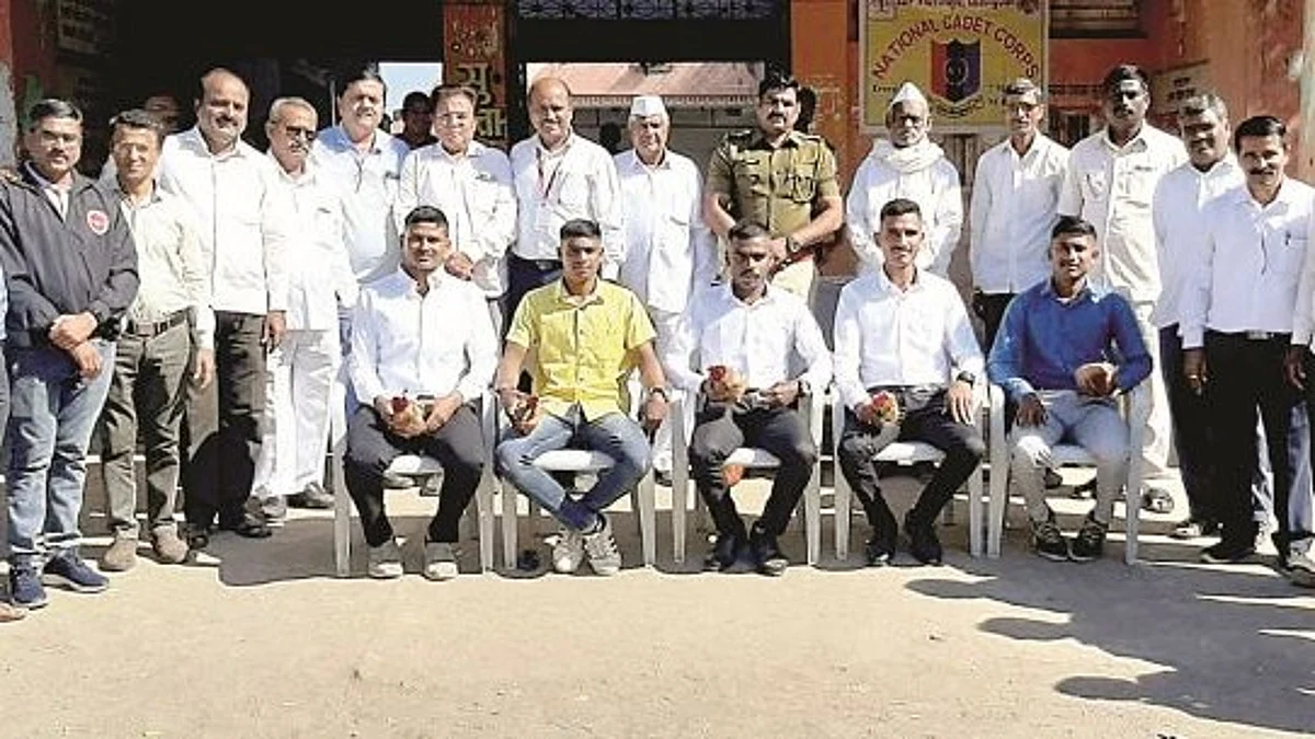 विद्यार्थ्यांची सैन्यदलात निवड