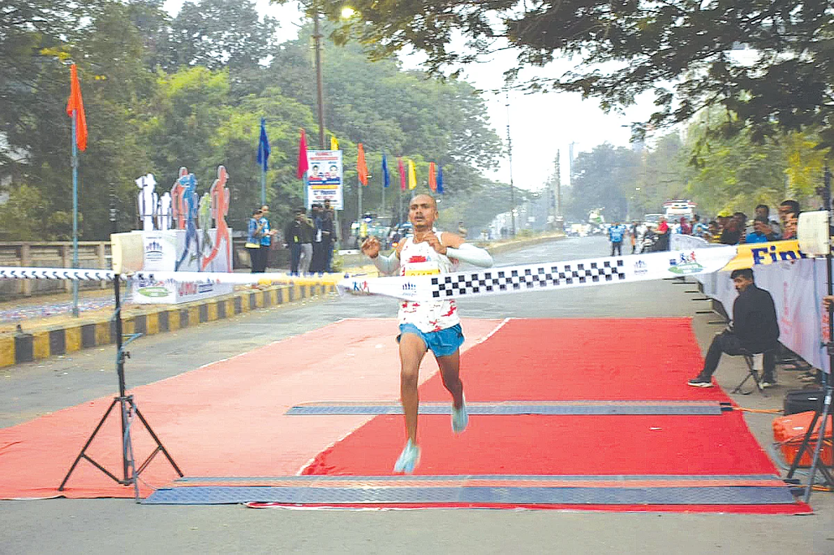 खान्देश रनमध्ये 3000 धावपटूंसह धावले जळगावकर