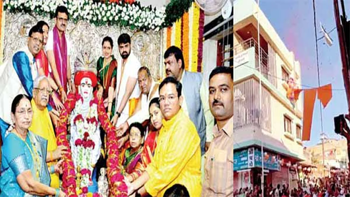 देवमामलेदार रथावर हेलिकॉप्टरमधून पुष्पवृष्टी