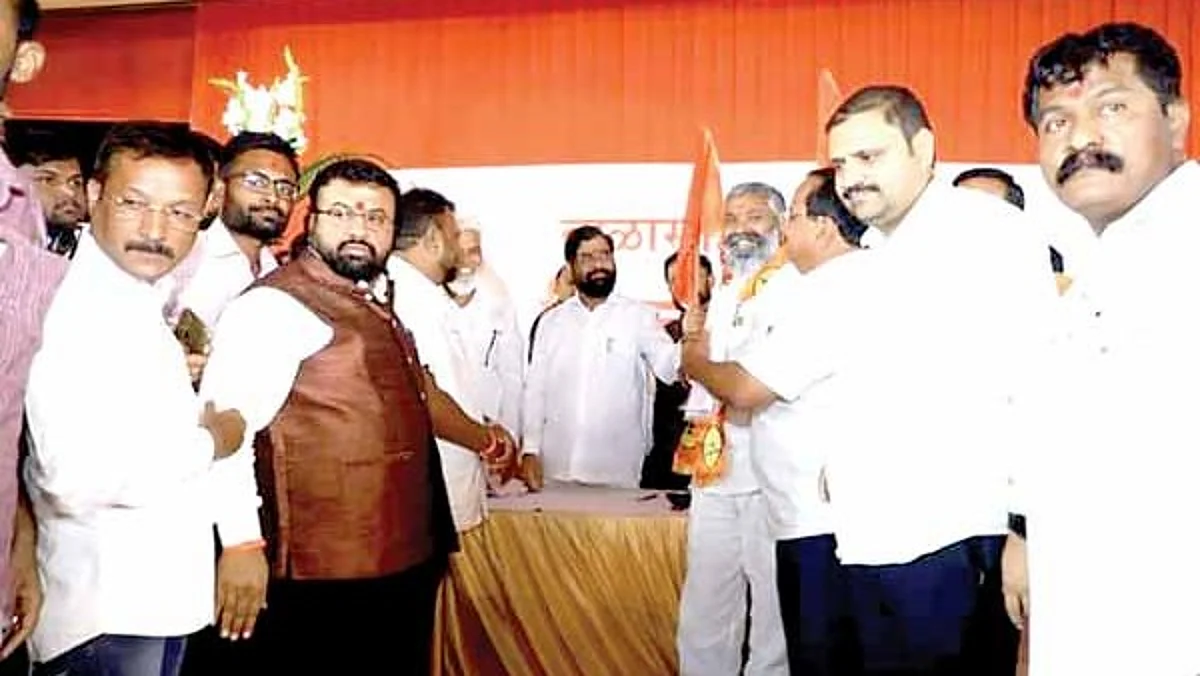 ठाकरे सेनेला पुन्हा धक्का