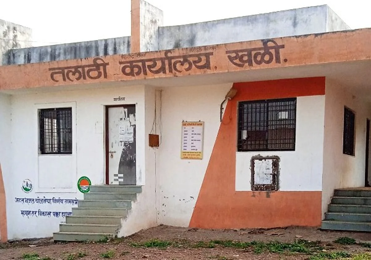 जिल्ह्यातील 'या' गावातील तलाठी कार्यालय गेल्या चार वर्षापासून बंद