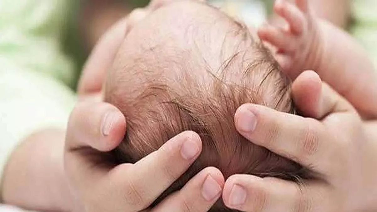 कडाक्याची थंडी...आसपास कोणीही नाही अन् तिला प्रसूती वेदना सुरू झाल्या...मग...