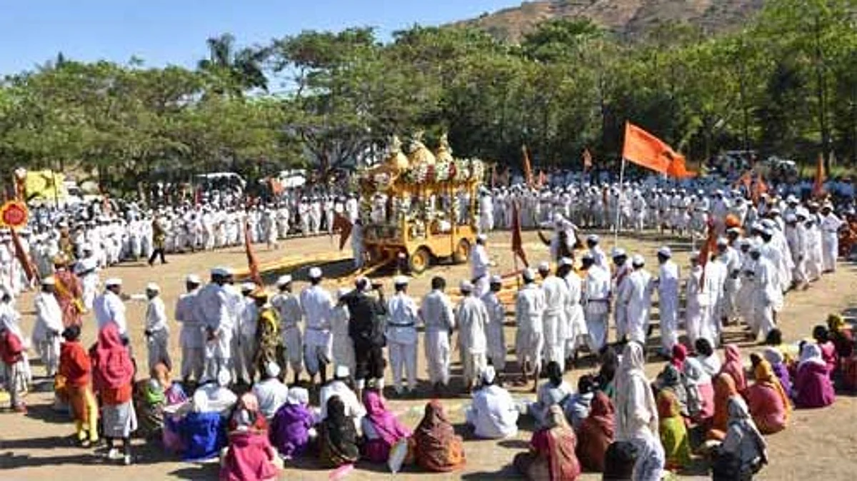 संत निवृत्तीनाथ महाराज यात्रा- २०२३ : 'ज्ञानोबा माऊली तुकाराम'च्या गजरात नेत्रदीपक रिंगण सोहळा