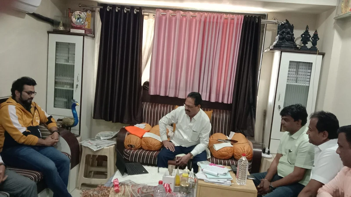 खासदार अमोल कोल्हेंनी घेतली बबन घोलपांची भेट