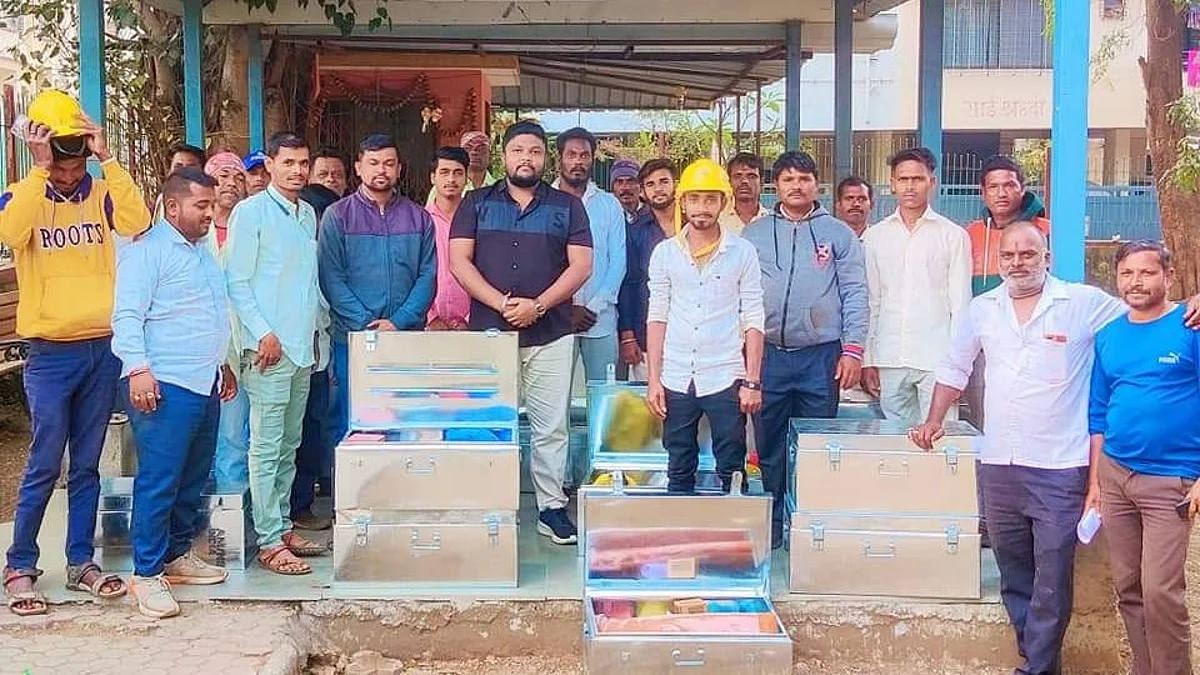 बांधकाम कामगारांना सुरक्षा आणि अत्यावश्यक संचाचे वाटप