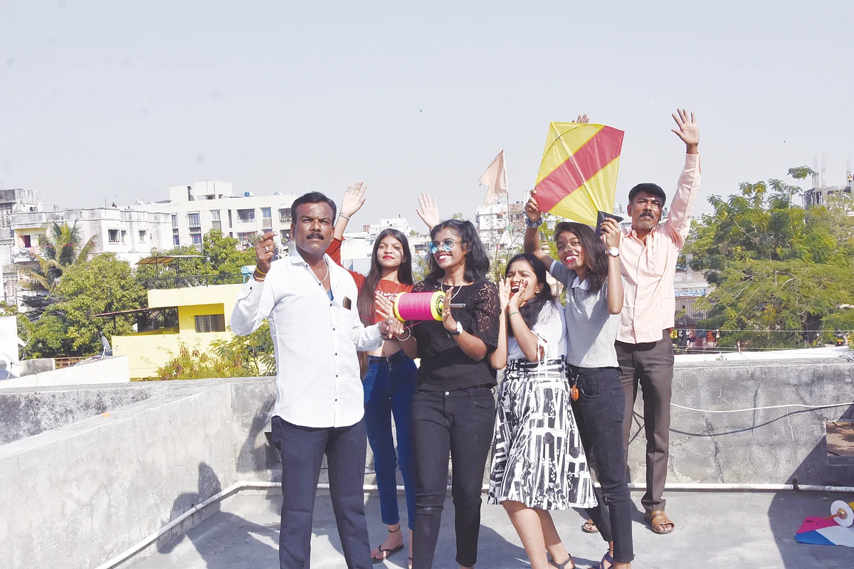 Colourful kites, tilgul mark Sankranti