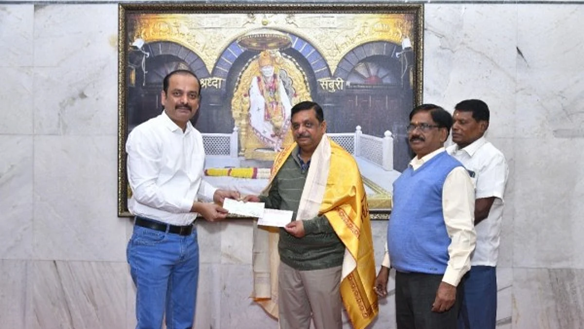 हैदराबादच्या साईभक्तांकडून 1 कोटी तर चेन्नईच्या भक्ताकडून 27 लाखांचे सोन्याचे आरतीचे ताट दान