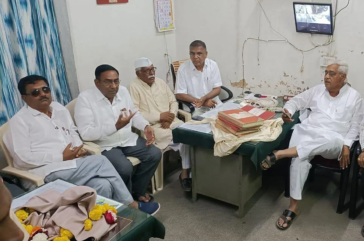 राष्ट्रीय शिक्षण मंडळाचे प्रोेसिंडींग सचिवांच्या घरी