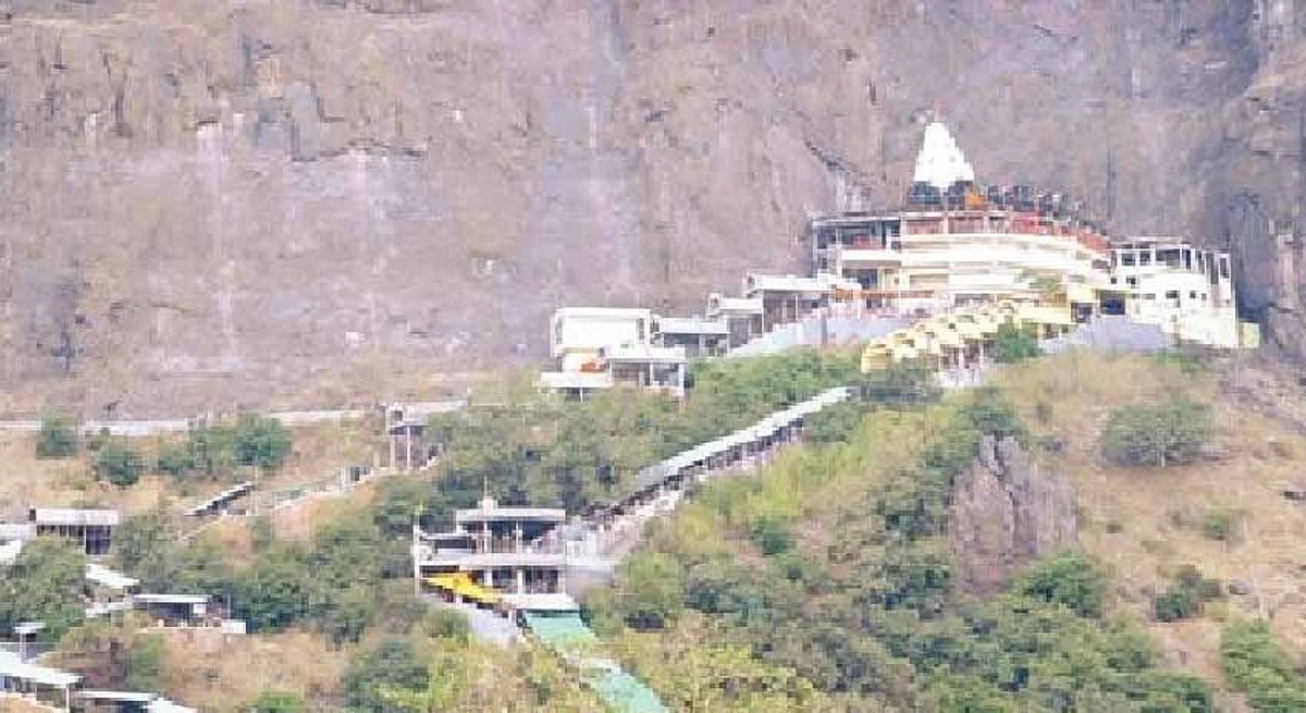 श्री सप्तशृंगी गडावर रुग्णवाहिकेची तत्पर सेवा