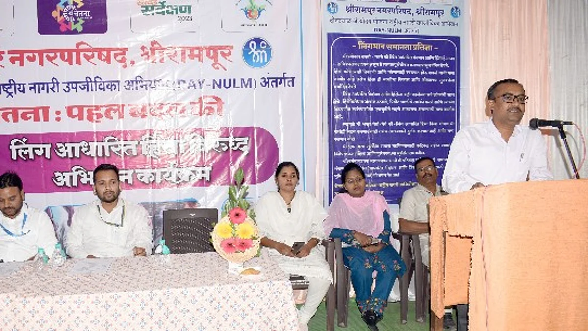मुलगा व मुलगी यांना समान वागणूक द्यावी - शिंदे