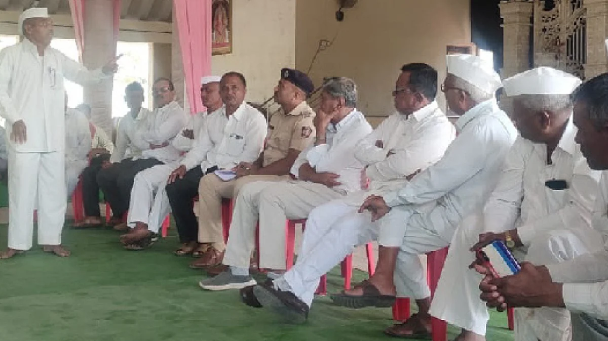 उंबरेच्या शेतकर्यांनी वाचला पोलीस खात्याविरोधात तक्रारींचा पाढा