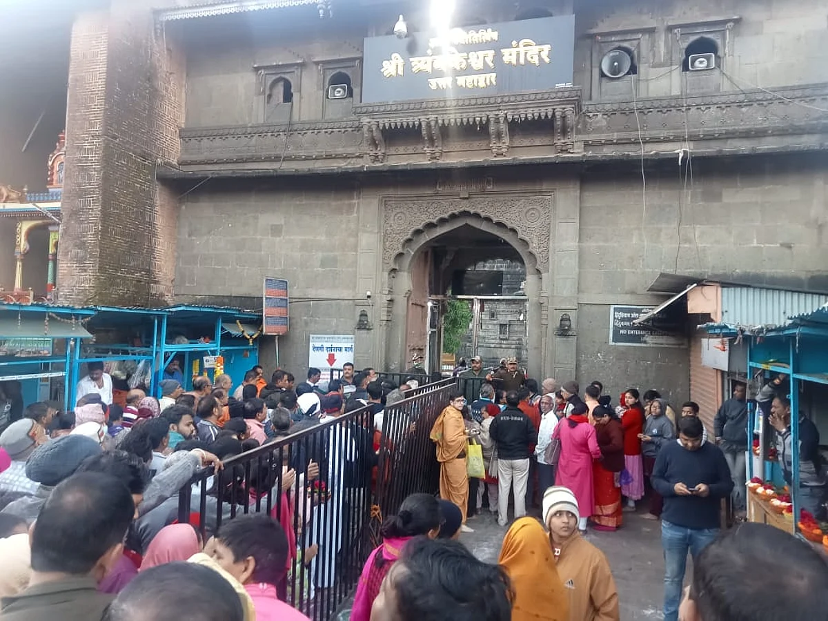 हर हर महादेव! त्र्यंबकेश्वर मंदिर भाविकांसाठी खुले