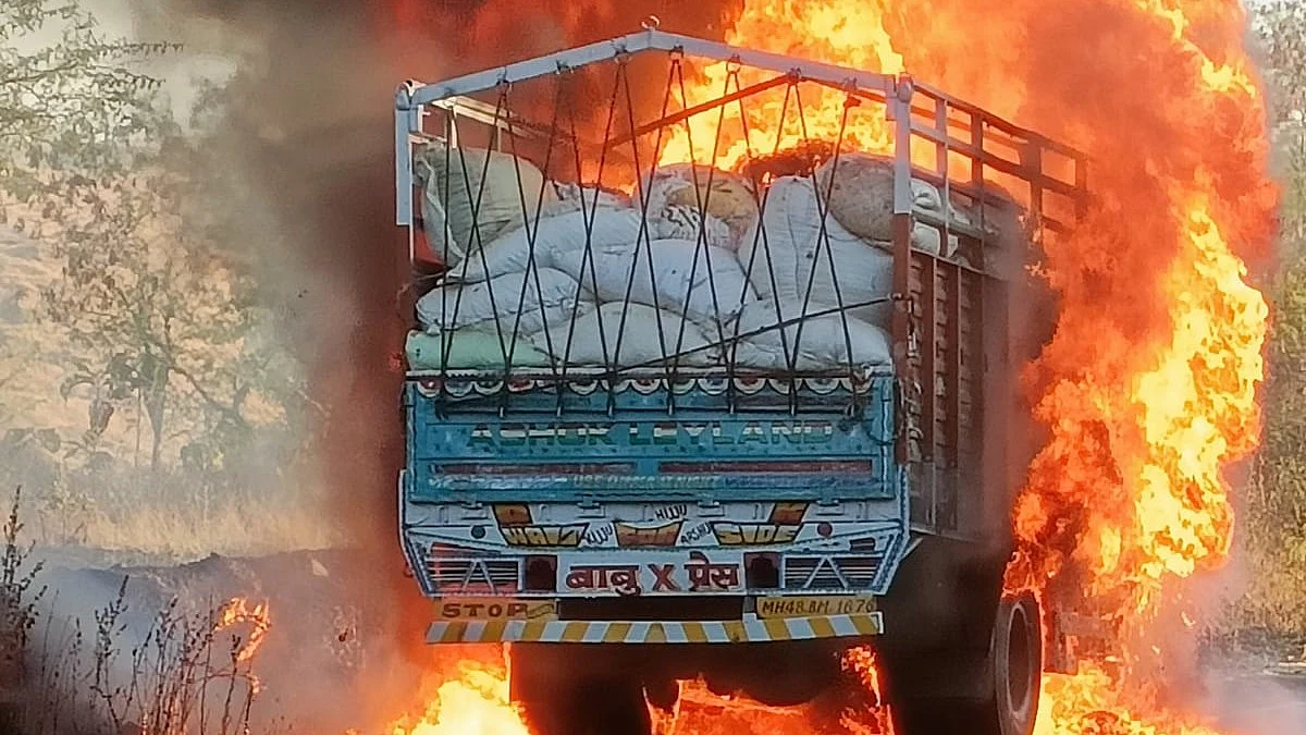 Nashik : घोरवड घाटात चालत्या ट्रकला आग