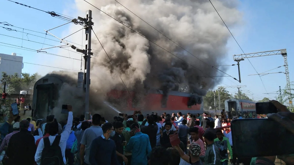हिसार-कोईम्बतूर एसी एक्सप्रेसला आग