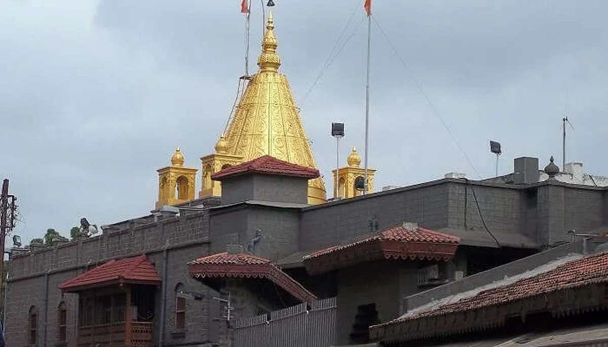 पदाधिकार्यांनो, अधिकृत पत्र दिले तरच साईंचे व्हिआयपी दर्शन मिळणार