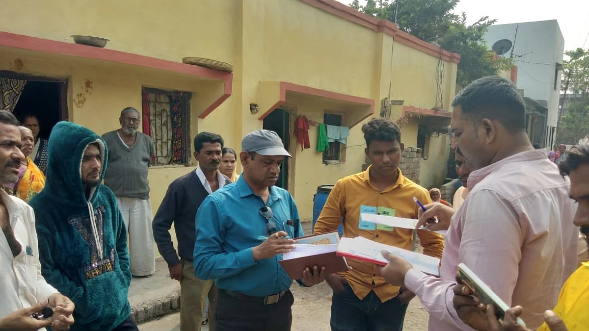 रोहित्रातील तांत्रिक बिघाडामुळे विद्युत
उपकरणे जळून लाखोंचे नुकसान