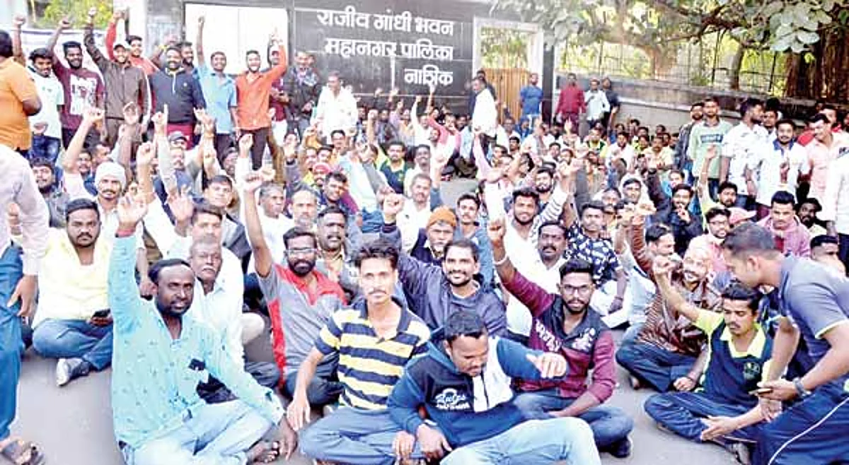 घंटागाडी सेवकांची निदर्शने