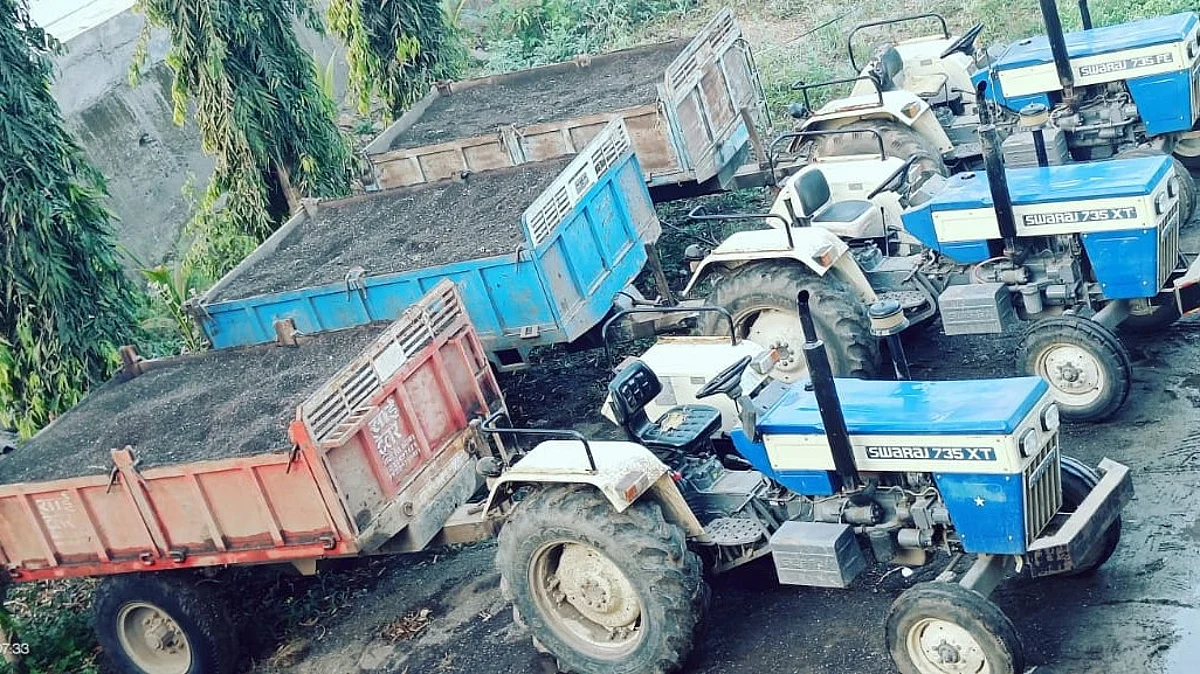 नाशिक : अवैधरित्या वाळू वाहतूक करणारे ट्रॅक्टर पोलिसांनी पकडले