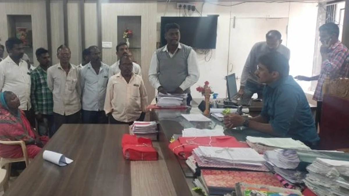 आदिवासी नागरिकांसह महिलांचे आदिवासी नेत्यांकडूनच शोषण- पवार