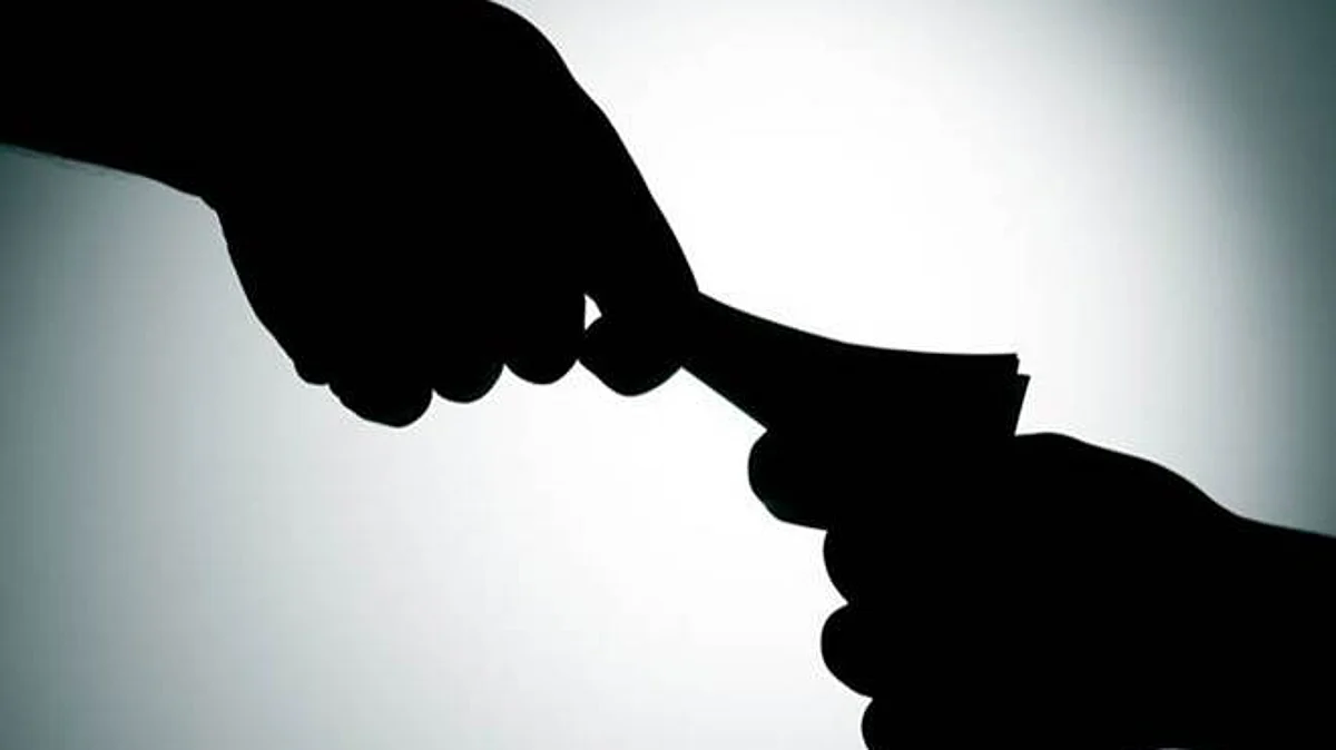 शेवगावला 50 हजाराची लाच घेताना लिपिक जाळ्यात