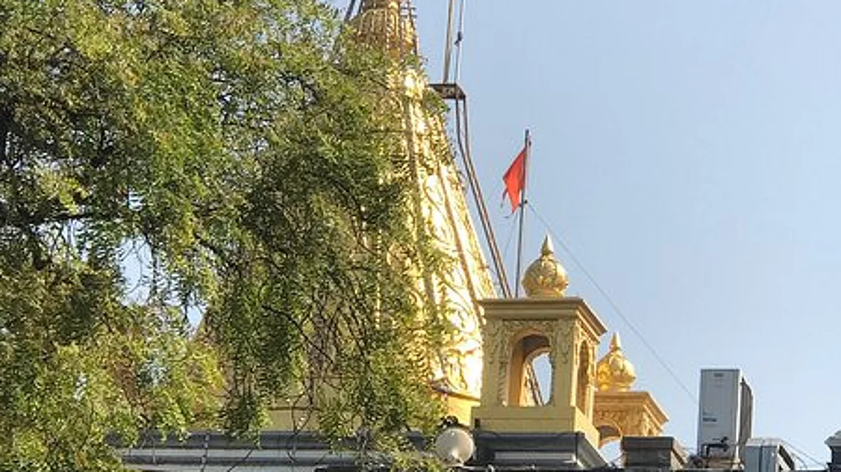 गुरुपौर्णिमा उत्सवात साईंच्या झोळीत ५.१२ कोटींची गुरुदक्षिणा