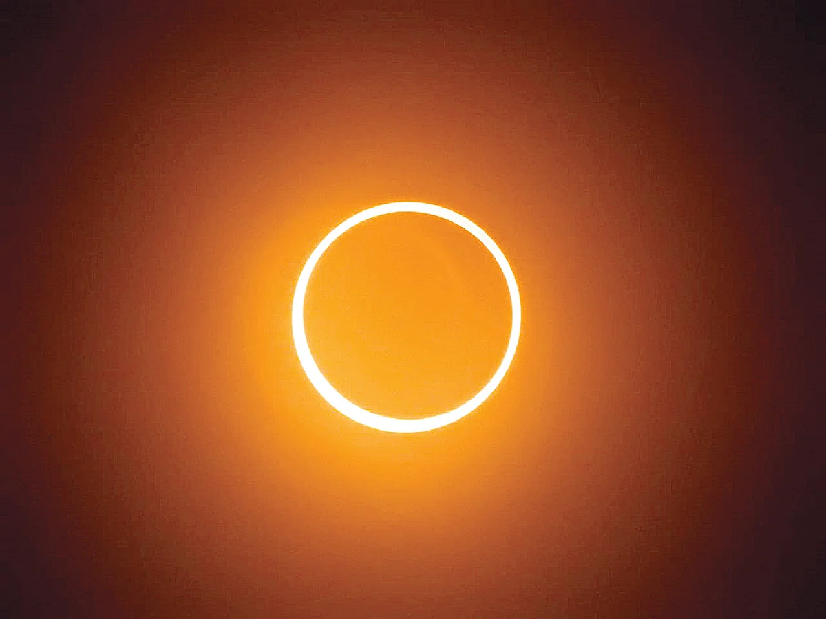 Nashikites observe solar eclipse