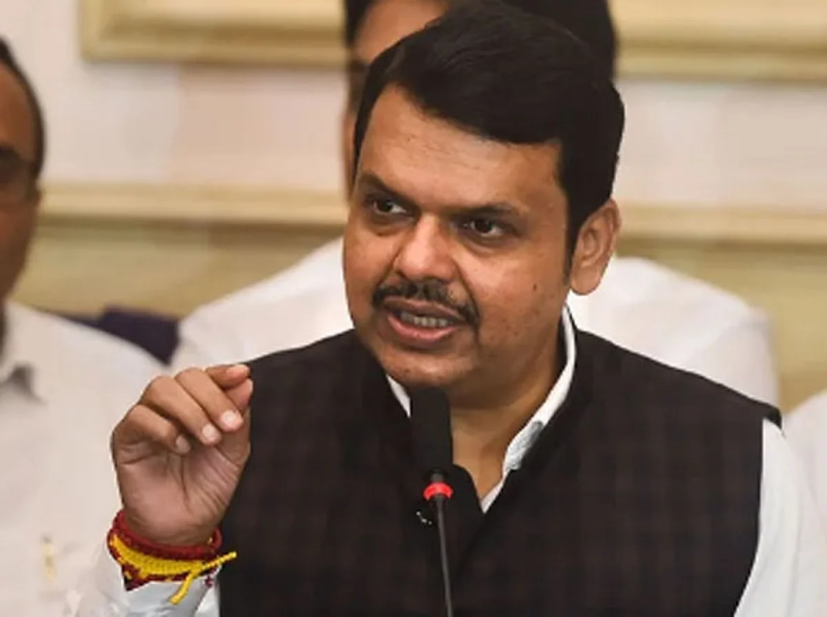 Govt betrayed farmers: Fadnavis